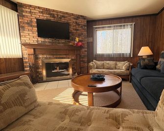 U.P. Lodge by Trails & Lake Superior + Game Room, Firepit: Schnickelfritz #3 - Ironwood - Living room