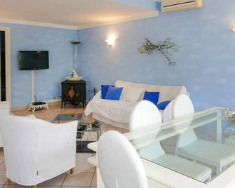 Alberto B by Interhome - Diano Castello - Sala de estar