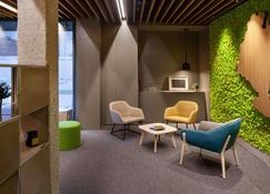 ibis Styles Pamplona Noain - Noain - Building