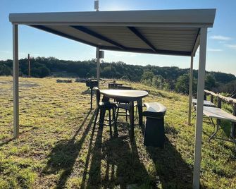 Top of the Dam Group Campground at Lake Godstone - Jacksboro - Patio