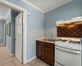Boardwalk Hotel Charlee & Beach House Rentals - Seaside Heights - Keuken