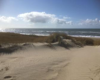 Large house in a surfer's paradise with a sauna and fireplace - Vestervig - Playa