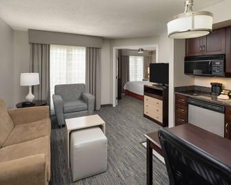 Homewood Suites by Hilton Chicago - Schaumburg - Schaumburg - Living room