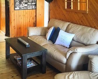 Howdenvale Hilton - Ontario, Canada - South Bruce Peninsula - Wohnzimmer