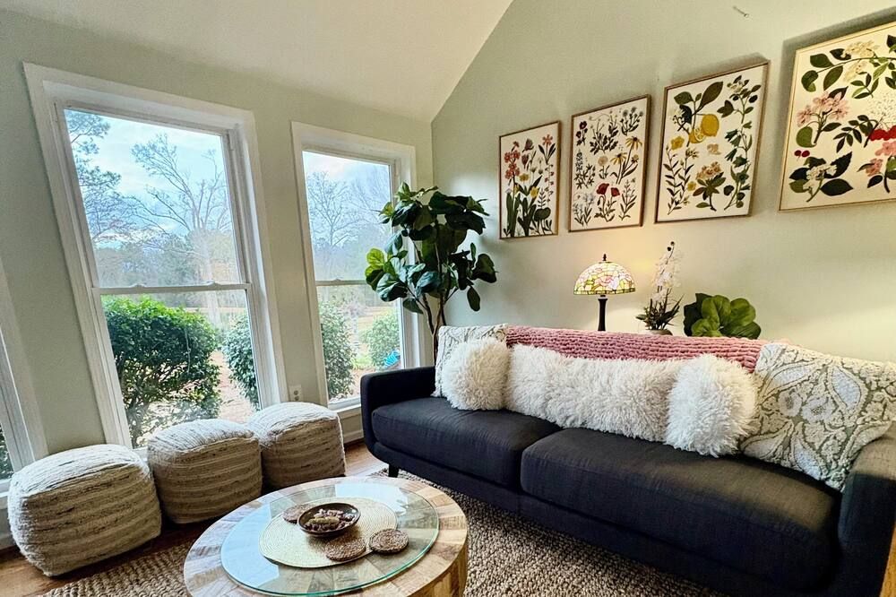 Private 13-Acre Farm Retreat with Fire Pit and Peaceful Views - Metter - Salon
