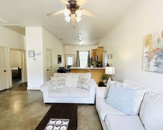 Chateau 2 - Hammond - Living room