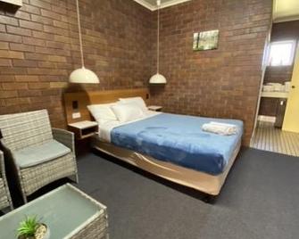 Golden West Motor Inn - Miles - Habitación
