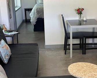 The Nest at Lott's Landing - Kingsland - Living room