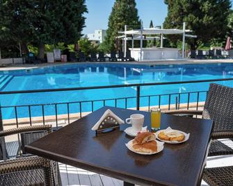 Detelina Hotel - Golden Sands - Pool