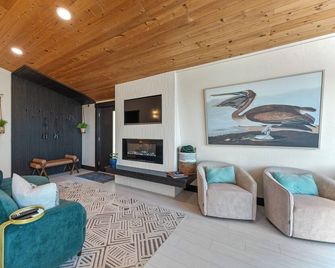 Designer Home with Ocean View Hot Tub - Whitethorn - Living room