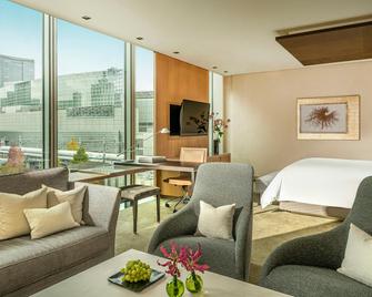 Four Seasons Hotel Tokyo at Marunouchi - Tokyo - Living room