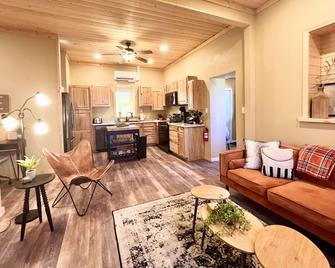 Hidden Gem!~Woodstove~Lg Fenced Yard~Gated Parking - Trinidad - Living room