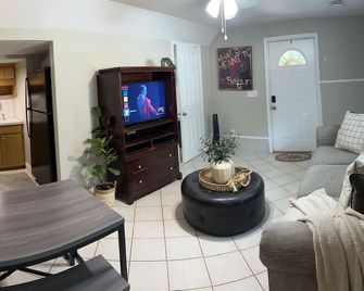 Charming private basement apartment with WiFi in Stockbridge - Stockbridge