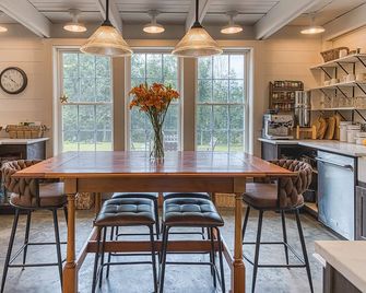 Brand New Barn House - Stockbridge - Dining room