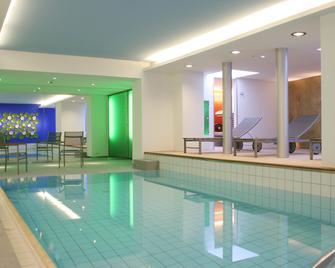 โรงแรมแอมบาสเดอร์ - เบิร์น - สระว่ายน้ำ