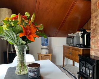 James Bay Community - Victoria - Dining room