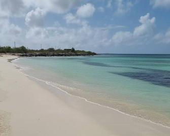 Comfortable 1-Bed Cottage in Codrington Barbuda - Codrington - Beach