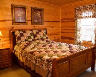 Weeks Worth - Cabin In The Smokies - Wears Valley - Bedroom