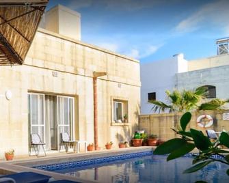 Room For 3 People With Private Bath - Għasri - Piscina