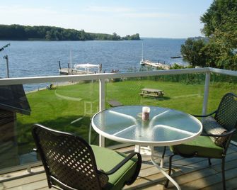 Bayside Inn & Waterfront Suites - Kingston - Balcón