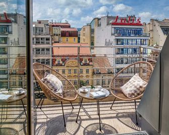 VN17 Rooftop Suites by Adrez - Prague - Balcony