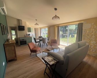 Le clos de la Borie - Vélines - Sala de estar