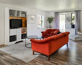 2 Bedroom Beautiful Apartment In Floda - Floda - Sala de estar