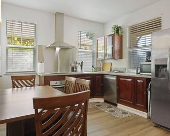 Cozy & Stylish 3BR Home | Perfect for Families - Tracy - Kitchen