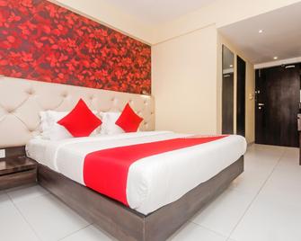 OYO 18290 Sai Residency - Thāne - Bedroom