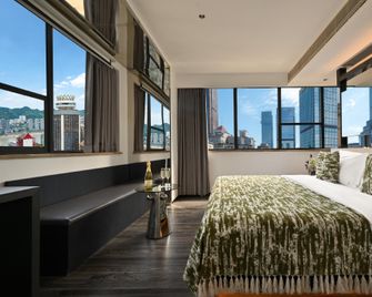 Qianhe Zhixuan High-View Hotel (Chongqing Jiefangbei Hongyadong Branch) - Chongqing - Bedroom