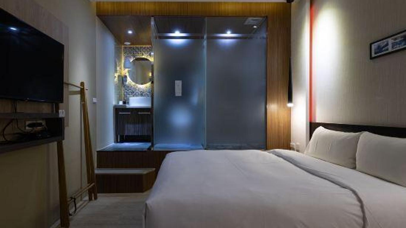 G11 Hotel