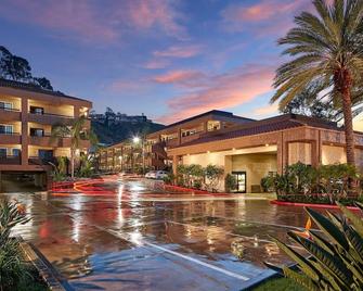 Charming Stay Minutes Away from SeaWorld & San Diego Zoo - סן דייגו - בניין