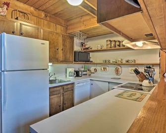 Lakefront Berkshires Retreat w/ Deck, Dock & Boat! - Great Barrington - Keuken