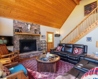 Casablanc - Stunning Mountain Cabin Near Wcu - Cullowhee - Living room