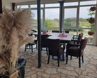 One Bedroom Apartement With Furnished Ga - Valpovo - Comedor