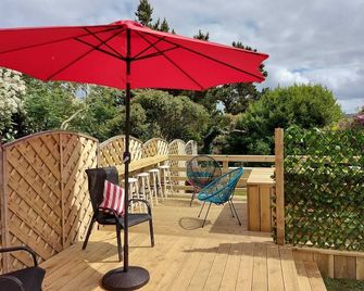 Hillcrest House Self Catering Apartments - Dungloe - Patio