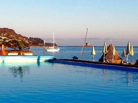 كالا روزا كلوب هوتل