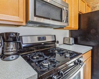 The Victor 3 - Cleveland's Urban Lodge - Cleveland - Kitchen