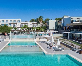 Ampelia Seaside Resort - Gennadi - Piscine