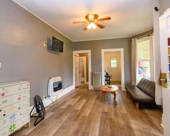Fits 8 Comfortably by River w/ Parking - Side - Port Huron - Living room