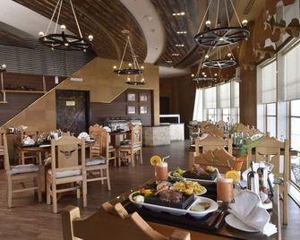 Awaliv Hotel - Taif - Restaurant