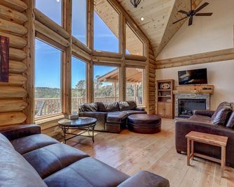 Gorgeous 5 Bedroom Log Cabin For Your All Year Relaxation By Zion National Park - Orderville - Sala de estar