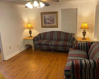 Maggie's Place - Lookout Mountain - Living room