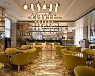 Holiday Inn Gurugram Sector 90 By IHG - Gurugram - Bar