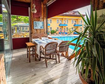 Suzanne Hotel & Restaurant - Fethiye - Pool