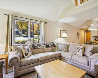 Woods V17 2-Bed & Loft with Fireplace, whirlpool tub, and sports center - Killington - Living room