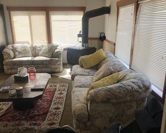 House for rent in sunland state, quincy wa. - Quincy - Living room