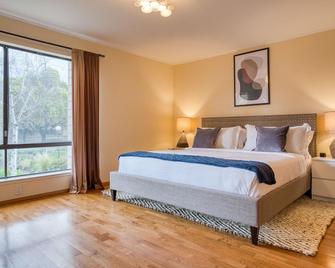 Exceptional Mountain View 3BR w/ Pool & Patio & Parking, by Blueground - Los Altos - Bedroom