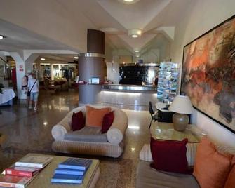 Apartamentos Palm Garden By Livvo - Morro Jable - Hall d’entrée