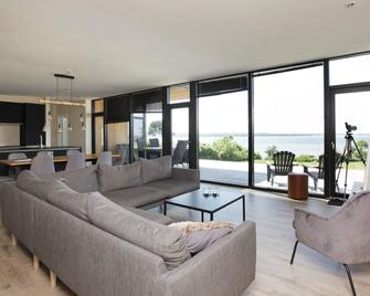 Vinatge Holiday Home in Hovedstaden With Roofed Terrace - Olsted - Sala de estar